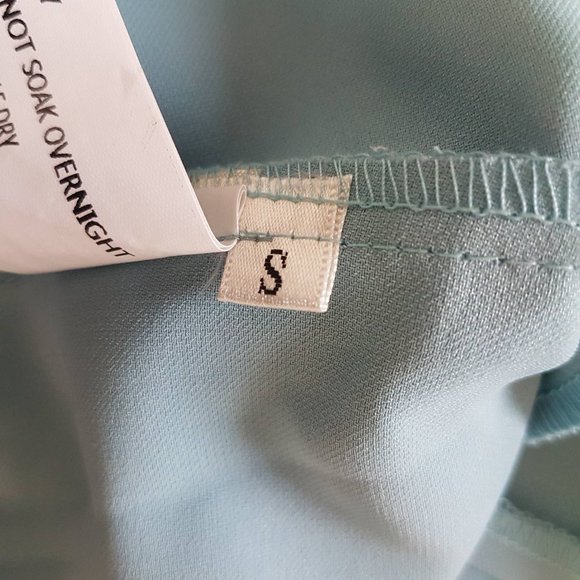 Retro Evening or Day Dress with bottom flare - Picture 11 of 11